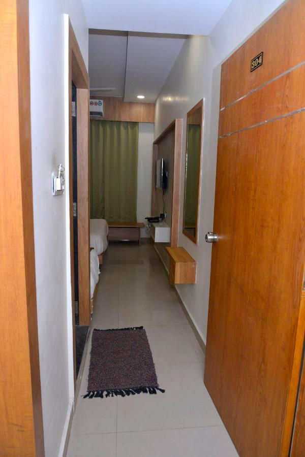 Hotel Asopalav Gandhinagar Kültér fotó