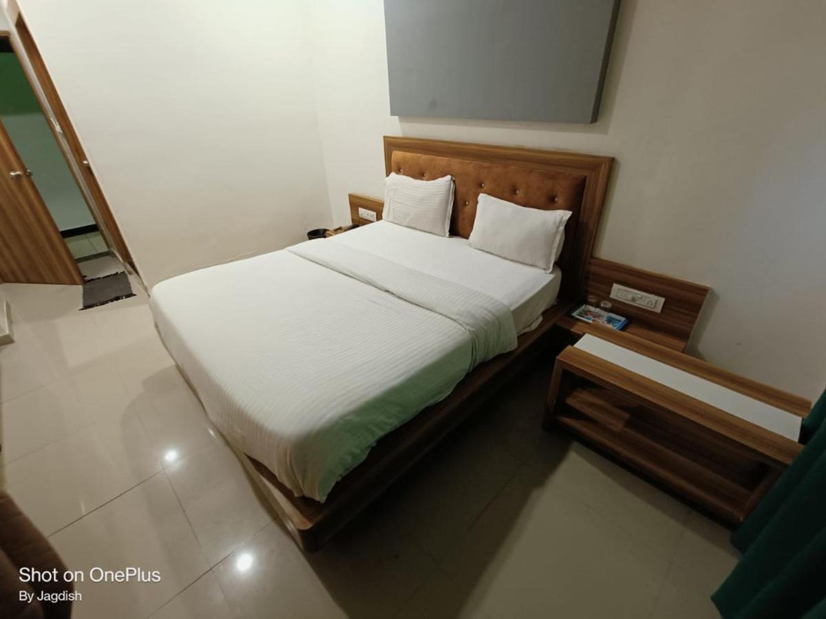 Hotel Asopalav Gandhinagar Kültér fotó