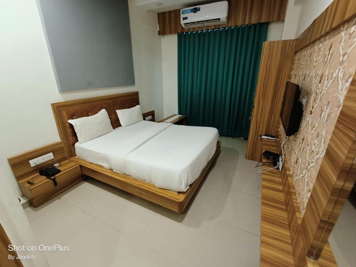 Hotel Asopalav Gandhinagar Kültér fotó
