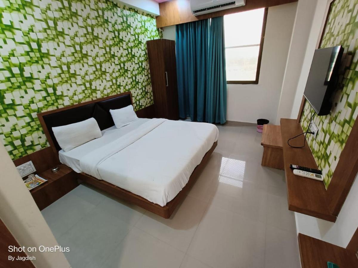 Hotel Asopalav Gandhinagar Kültér fotó