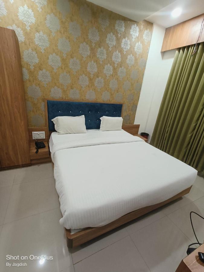 Hotel Asopalav Gandhinagar Kültér fotó